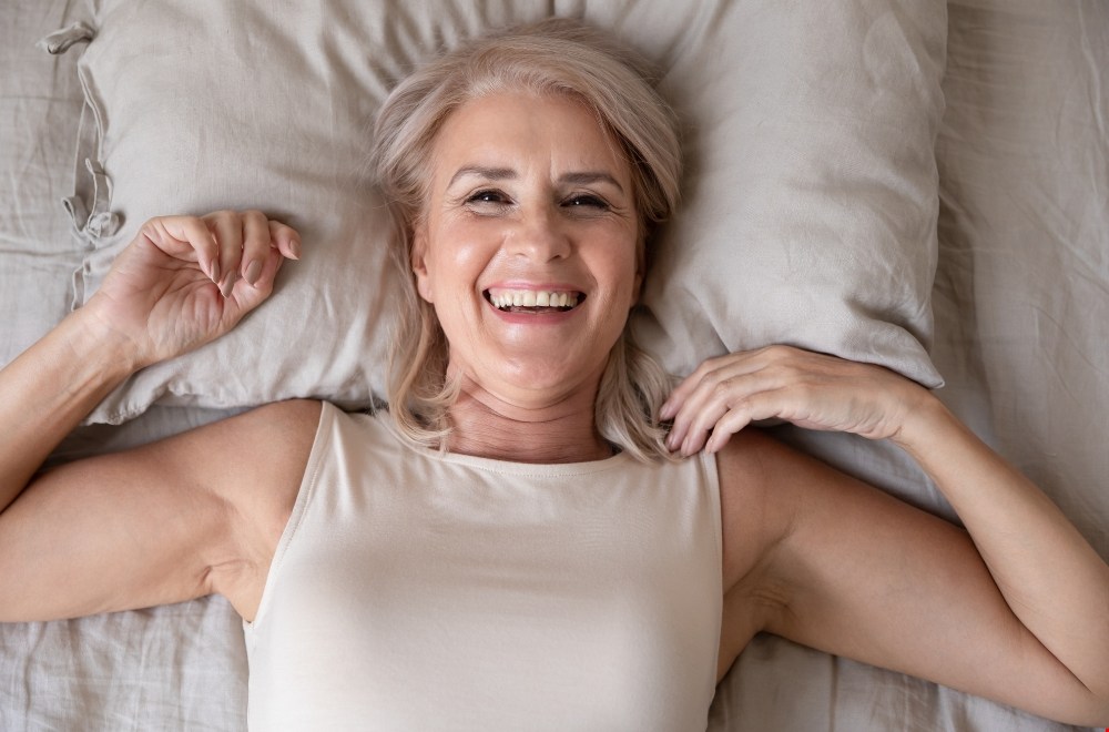 Onbevangen lachen, comfortabel kletsen: hoe een vast gebit je sociale leven teruggeeft